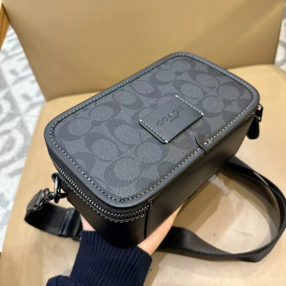 COACH Men's WYATT Crossbody Bag, Size 19.5 x 11.5 x 6.5 cm - Picture 2 of 9